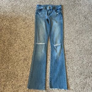 DL1961 Elodie bootcut jeans. Barely worn and super cute with boots and a sweater
